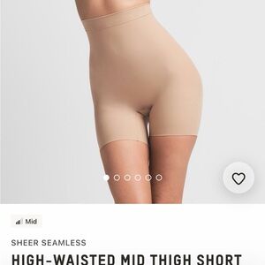 Sold on fb marketplace 


SKIMS high waisted mid thigh body sculpt shorts